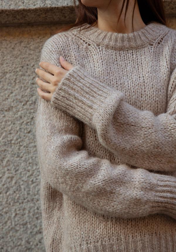 Rose & Lini UN-NAMABLE “COME ON SWEATER” BEIGE Moda