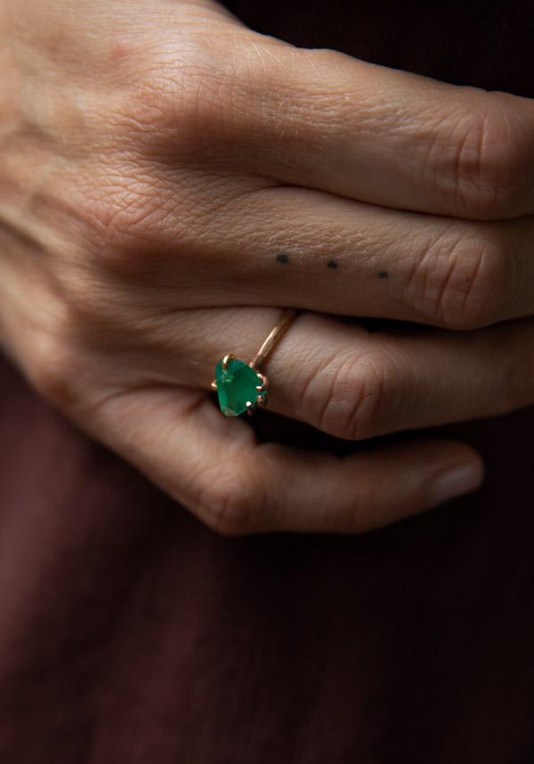 Rose & Lini VARIANCE OBJECTS “LARGE EMERALD” GOLD RING || Size 52 Negozio