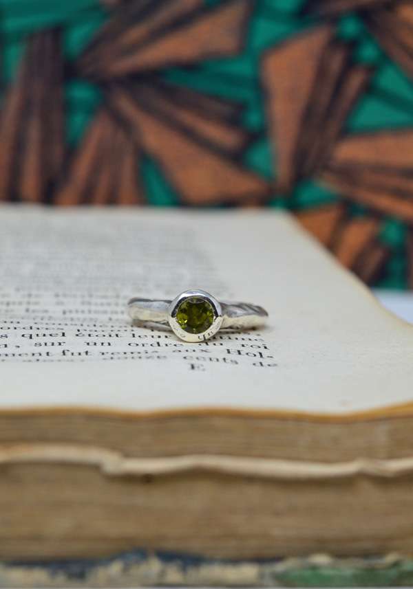 Rose & Lini ROSAMARIA SILVER & PERIDOT “JHARA” RING Consegna Veloce