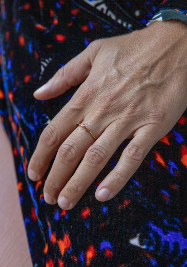Rose & Lini MAITEA “PUNTO” GOLD & RUBY RING Offerte