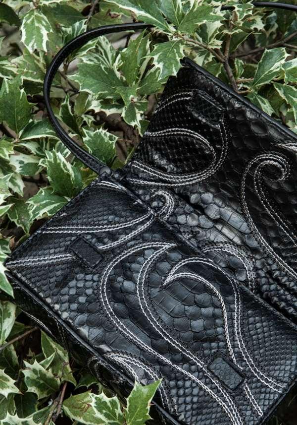 Rose & Lini SIMONA TAGLIAFERRI BLACK PYTHON POCHETTE BAG Moda