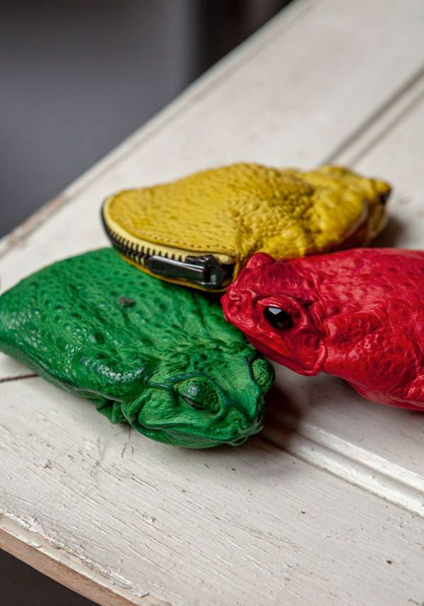 Rose & Lini KOBJA BLACK FROG PURSE Novità