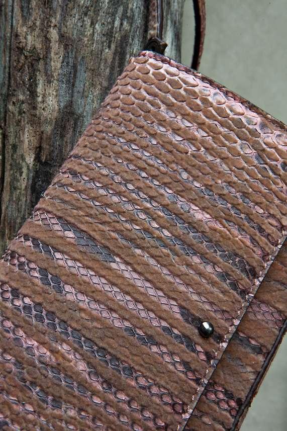 Rose & Lini SIMONA TAGLIAFERRI NUDE PYTHON POCHETTE BAG Offerta per la Festa della Mamma