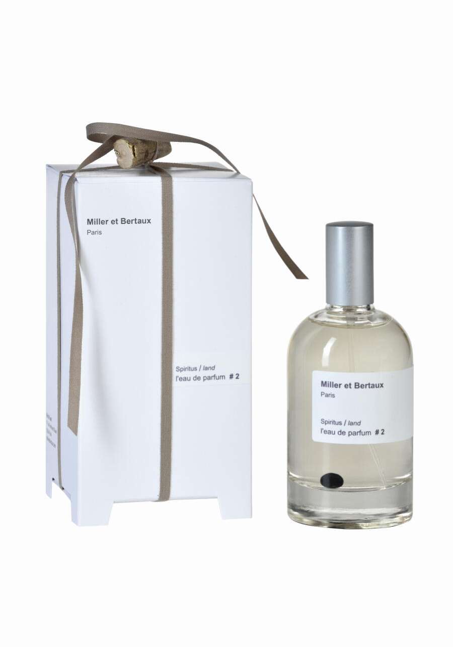 Rose & Lini MILLER ET BERTAUX “SPIRITUS LAND PARFUM #2” Sostegno trimestrale