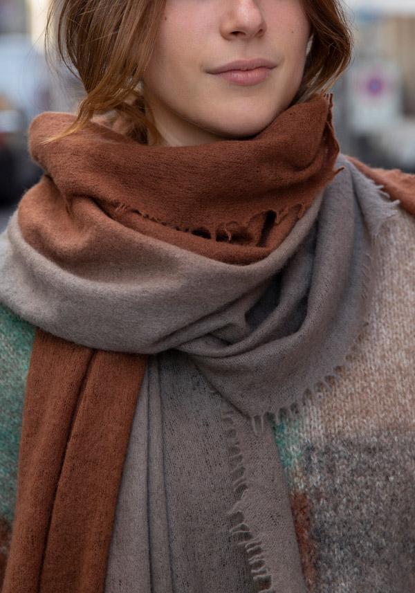 Rose & Lini MIRROR IN THE SKY CASHMERE “OPEN KNITTED DEGRADEE” HELMET & WILLOW Acquista Ora
