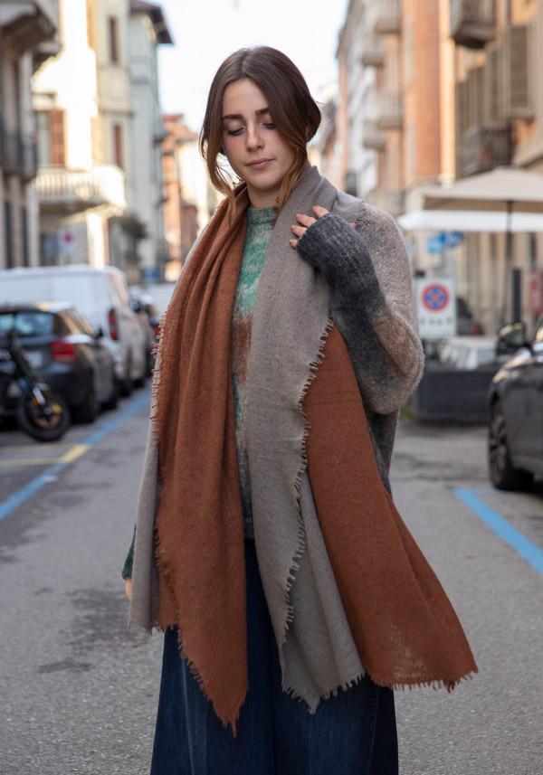 Rose & Lini MIRROR IN THE SKY CASHMERE “OPEN KNITTED DEGRADEE” HELMET & WILLOW Acquista Ora
