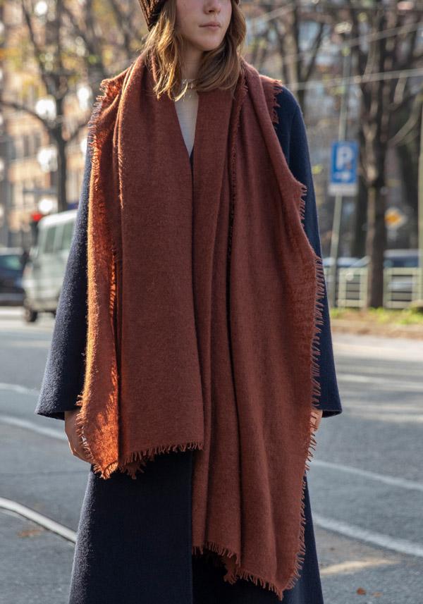 Rose & Lini MIRROR IN THE SKY CASHMERE “OPEN KNITTED” MOUNTAIN SCARF Affare Del Giorno