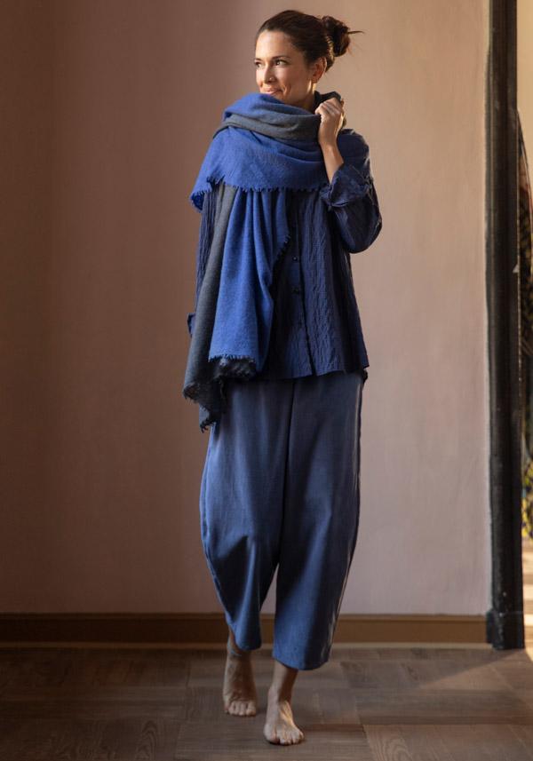Rose & Lini MIRROR IN THE SKY CASHMERE “OPEN KNITTED DEGRADEE” MIDNIGHT & ASPHALT SCARF Prezzo Ridotto