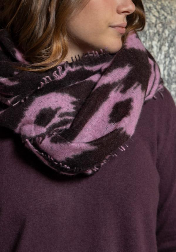 Rose & Lini MIRROR IN THE SKY CASHMERE “OPEN KNITTED PRINT” DEW & CHICORY SCARF Vendita Calda
