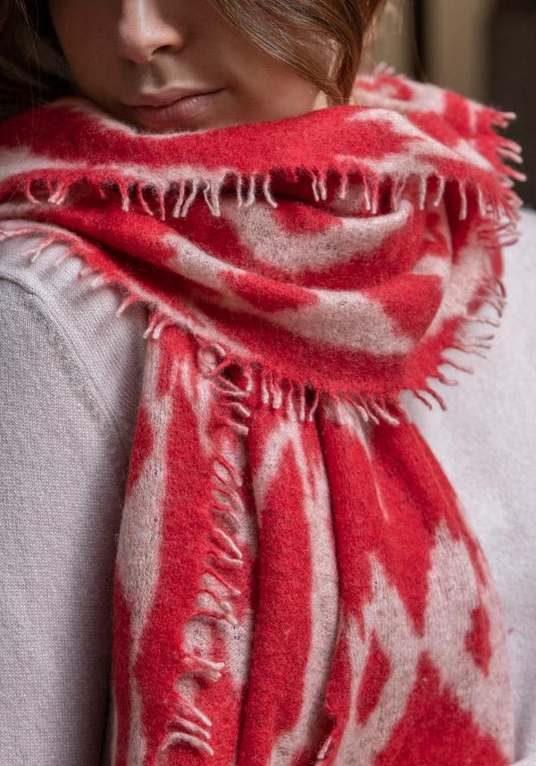Rose & Lini MIRROR IN THE SKY CASHMERE “OPEN KNITTED PRINT” BEIGE & FIERY SCARF Vendita Economica