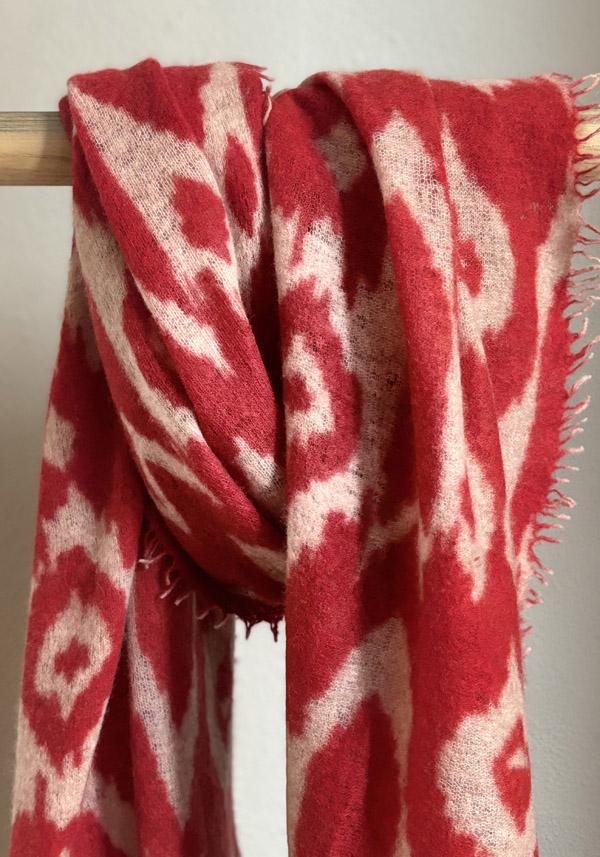 Rose & Lini MIRROR IN THE SKY CASHMERE “OPEN KNITTED PRINT” BEIGE & FIERY SCARF Vendita Economica