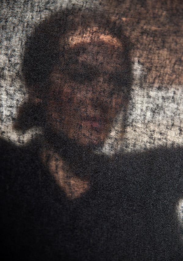 Rose & Lini MIRROR IN THE SKY CASHMERE “CLOUD KNITTED PLAIN” BLACK SHAWL Vendite stagionali