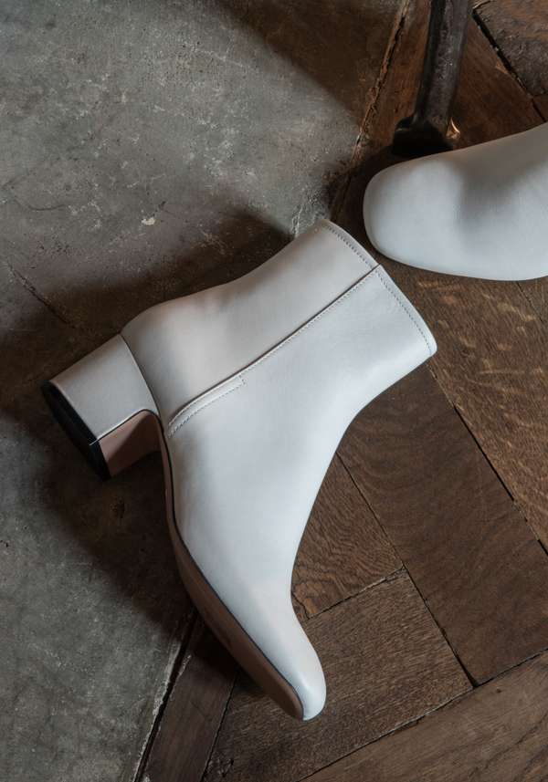Rose & Lini PELLICO “APEMA 50” WHITE ANKLE BOOTS Vendita calda