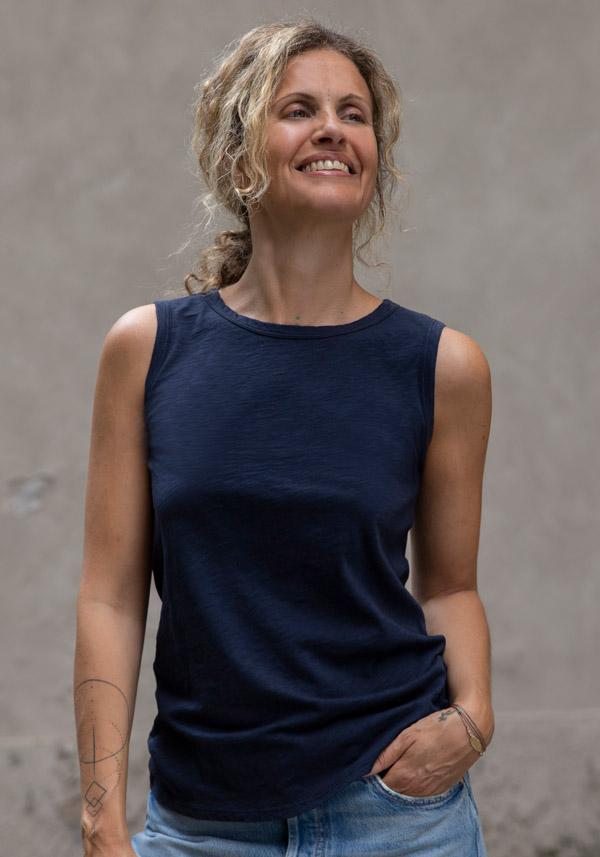 Rose & Lini VELVET COTTON “TAURUS” CRATER NAVY TANK TOP Offerte speciali