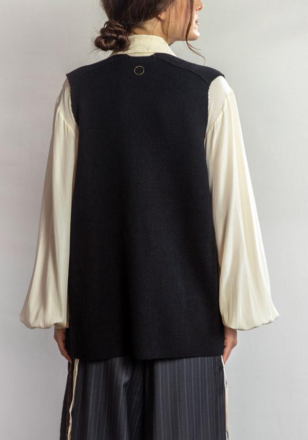 Rose & Lini OYUNA CASHMERE “JACKET MUNDAT” BLACK In vendita