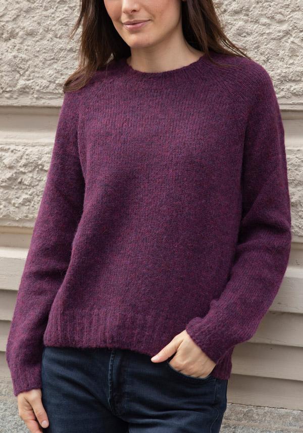 Rose & Lini OLIVER LATTUGHI BABY ALPACA “R-NECK” SHIRAZ PULL In Linea