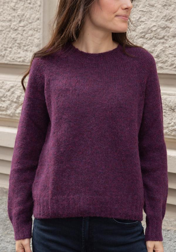 Rose & Lini OLIVER LATTUGHI BABY ALPACA “R-NECK” SHIRAZ PULL In Linea