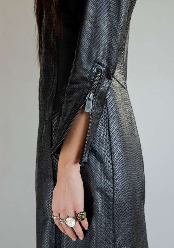 Rose & Lini SIMONA TAGLIAFERRI BLACK PYTHON LONG COAT Vendite Flash
