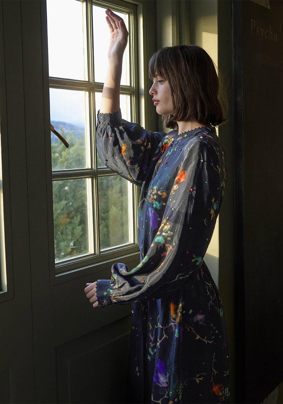 Rose & Lini AN AN LONDREE SILK “HERITAGE DRESS” BLUE-BLACK Moda