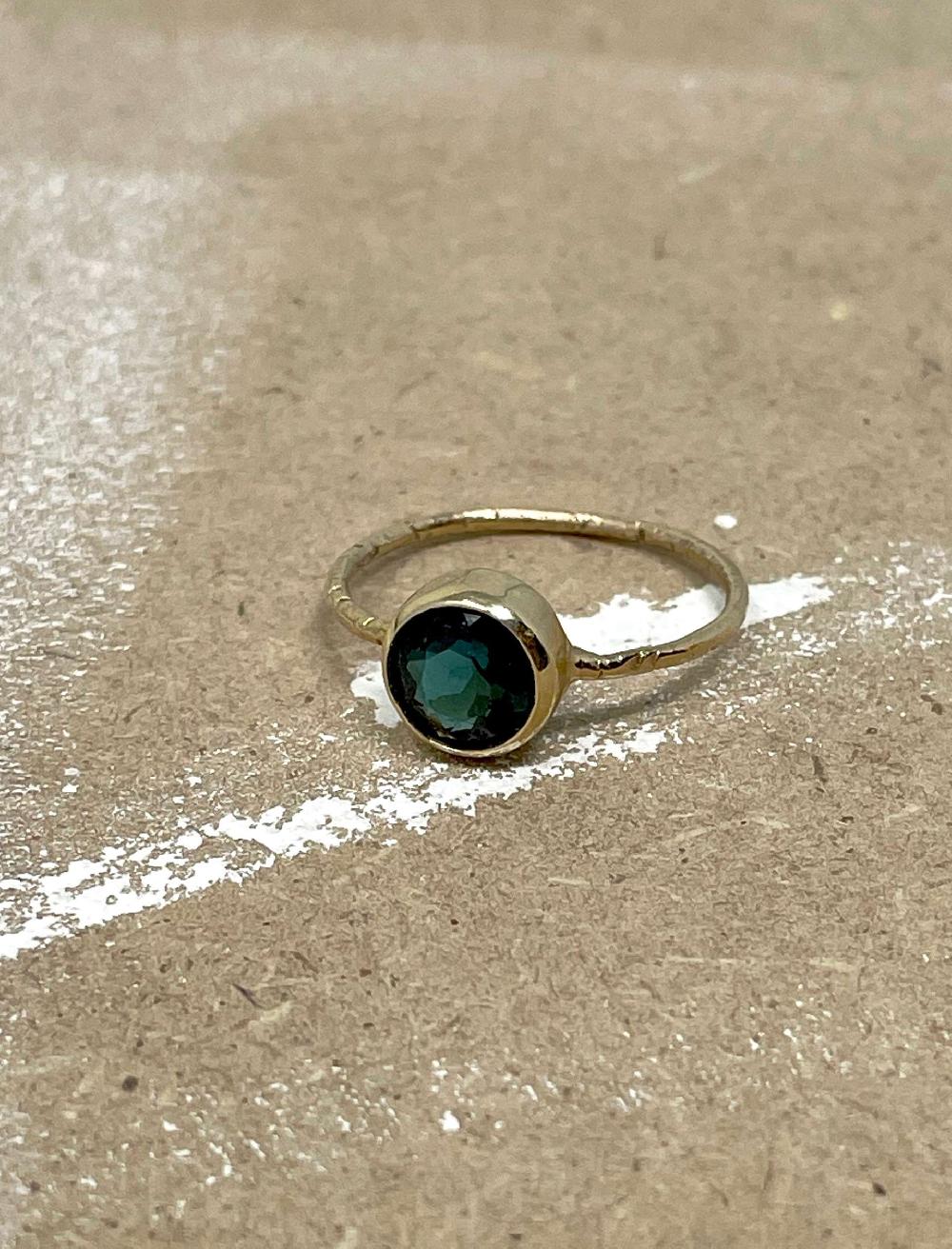 Rose & Lini MAITEA ROUND “TOURMALINE” PETROL BLUE RING Offerta per la Festa della Mamma