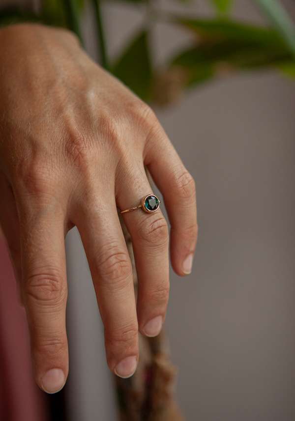 Rose & Lini MAITEA ROUND “TOURMALINE” PETROL BLUE RING Offerta per la Festa della Mamma