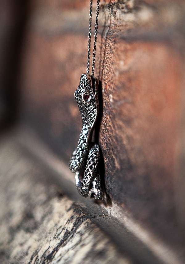 Rose & Lini SIMONA TAGLIAFERRI “COBRA PENDANT NECKLACE J226 BD” BLACK DIAMONDS Latest fashion
