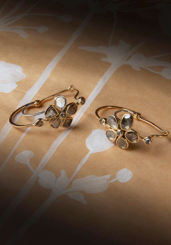 Rose & Lini DORETTE GOLD & DIAMONDS FLORAL EARRINGS Grandi sconti