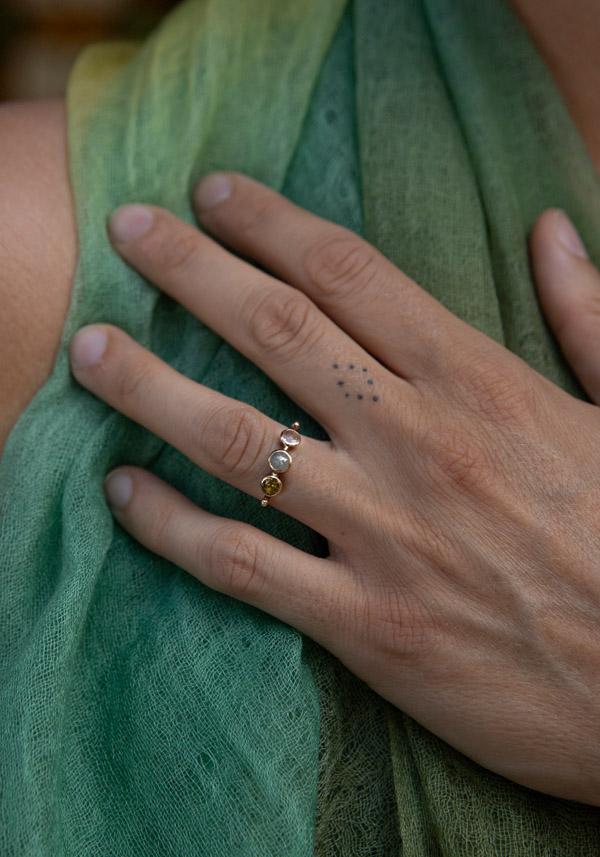 Rose & Lini DORETTE MULTICOLOR SIMPLE BAGUE GOLD RING Nuovi prodotti