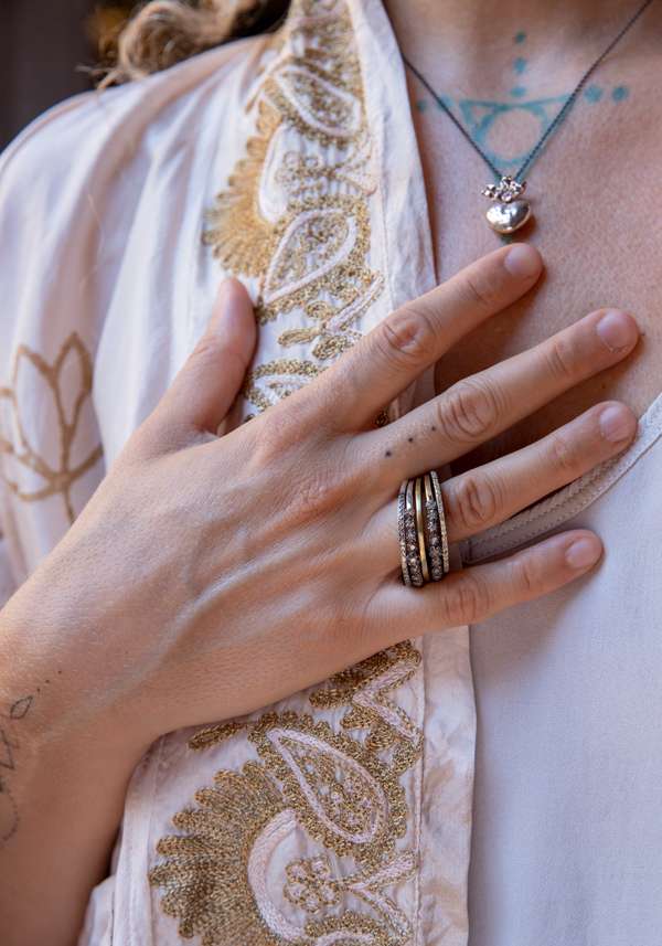 Rose & Lini ROSAMARIA “BRENNA” COPPER RING Comprane uno, ottenene uno gratis