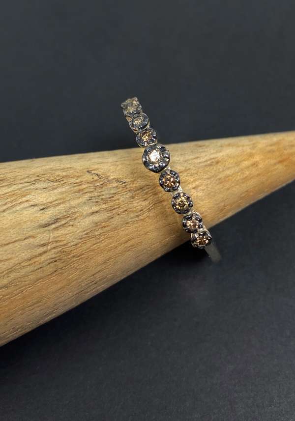 Rose & Lini ROSAMARIA “BRENNON” COGNAC DIAMONDS SILVER RING Enormi risparmi