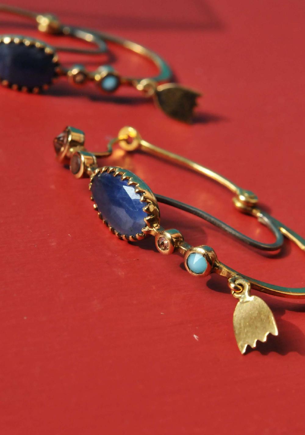 Rose & Lini DORETTE GOLD & BLUE EARRINGS Fino al 50% di sconto