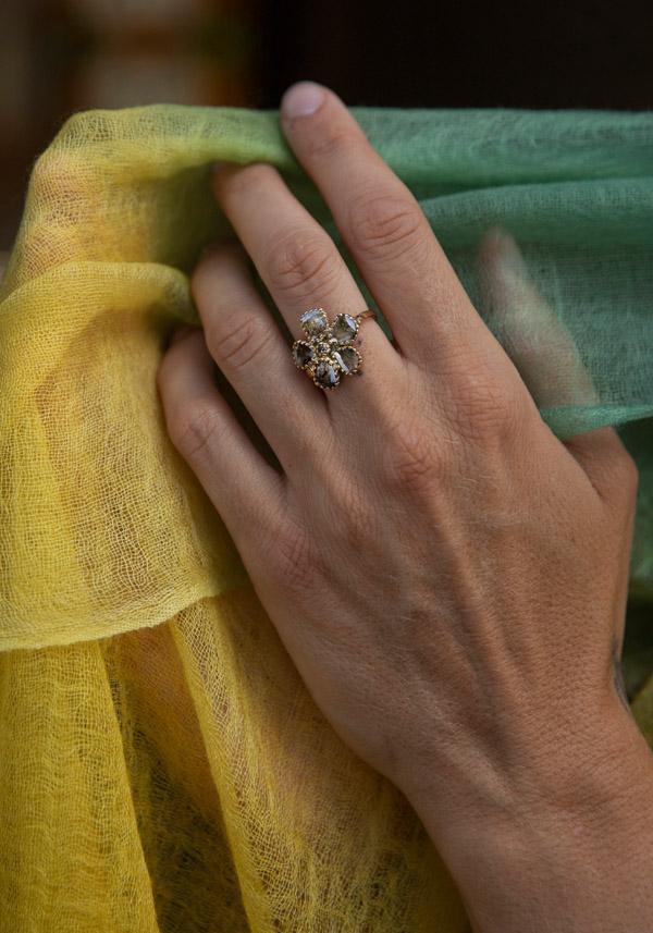 Rose & Lini DORETTE DIAMONDS “BAGUE FLEUR” GOLD RING Fino al 65% di sconto
