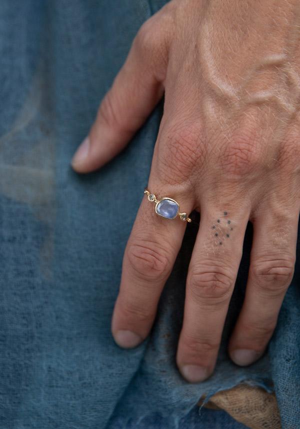Rose & Lini DORETTE GOLD & BLUE SAPPHIRE “BAGUE SIMPLE” RING Fino al 55% di sconto