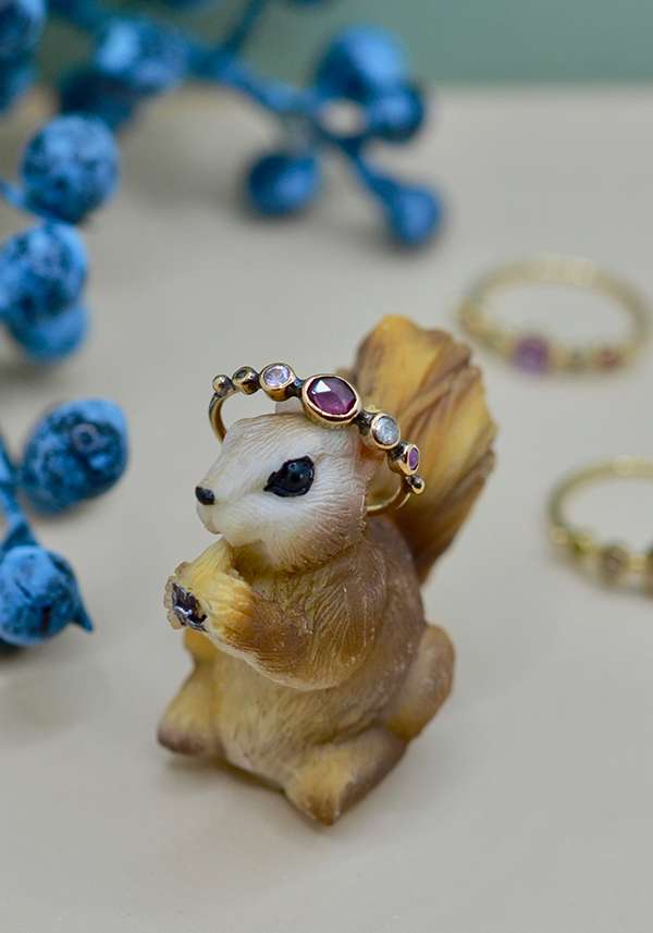 Rose & Lini DORETTE DIAMONDS & SAPPHIRES “BAGUE SIMPLE” GOLD RING Trasporto libero internazionale