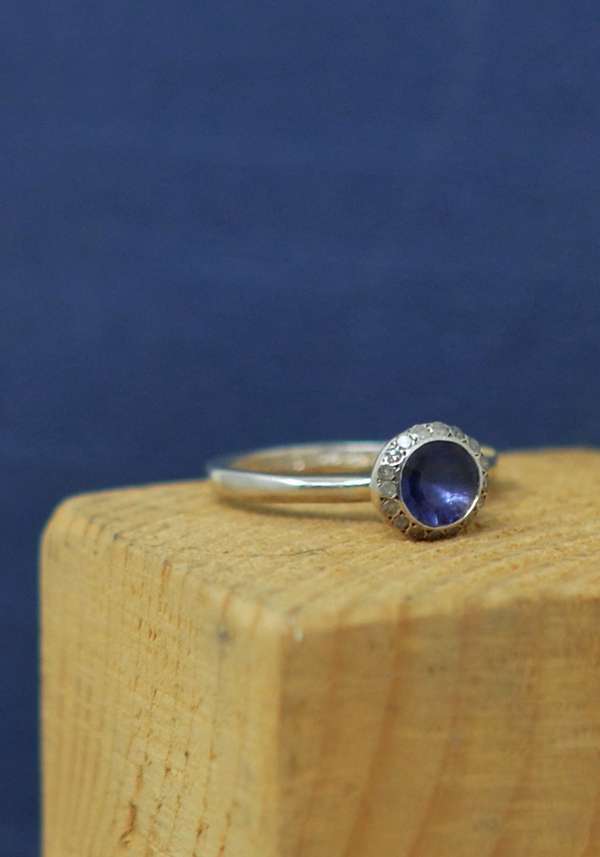 Rose & Lini ROSAMARIA “BELQUIS” DIAMONDS & IOLITE SILVER RING In vendita
