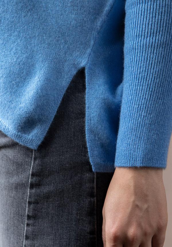 Rose & Lini ABSOLUT CASHMERE “PONCHO CAMILLE” CORNFLOWER 2025