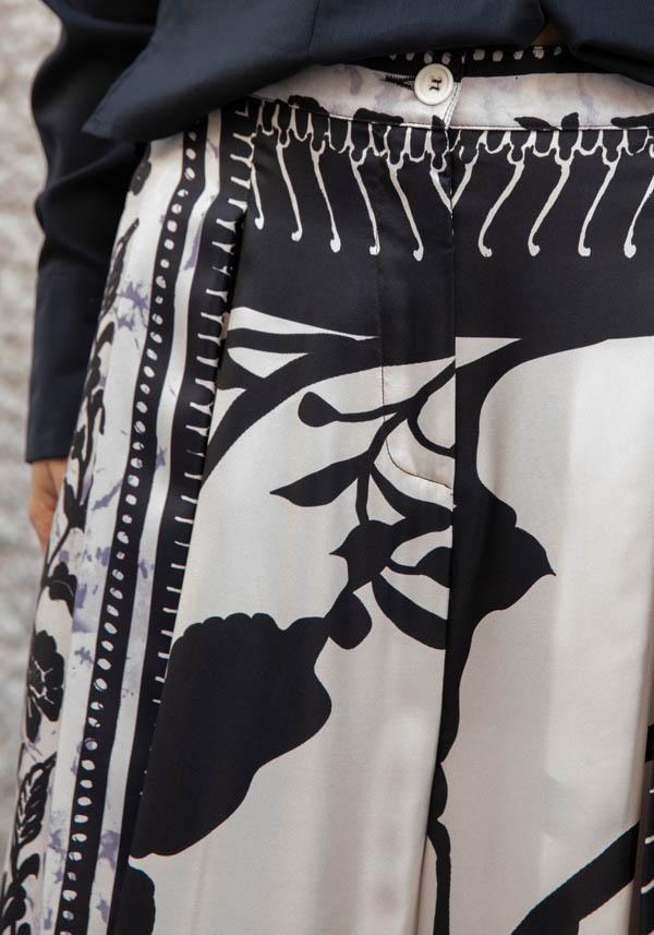 Rose & Lini CO.GO SILK BLACK & WHITE “PANTS VP241” FOULARDS Offerte
