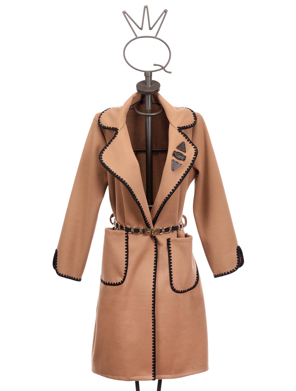 Save The Queen Cappotto color cammello con bordi ricamati 2025