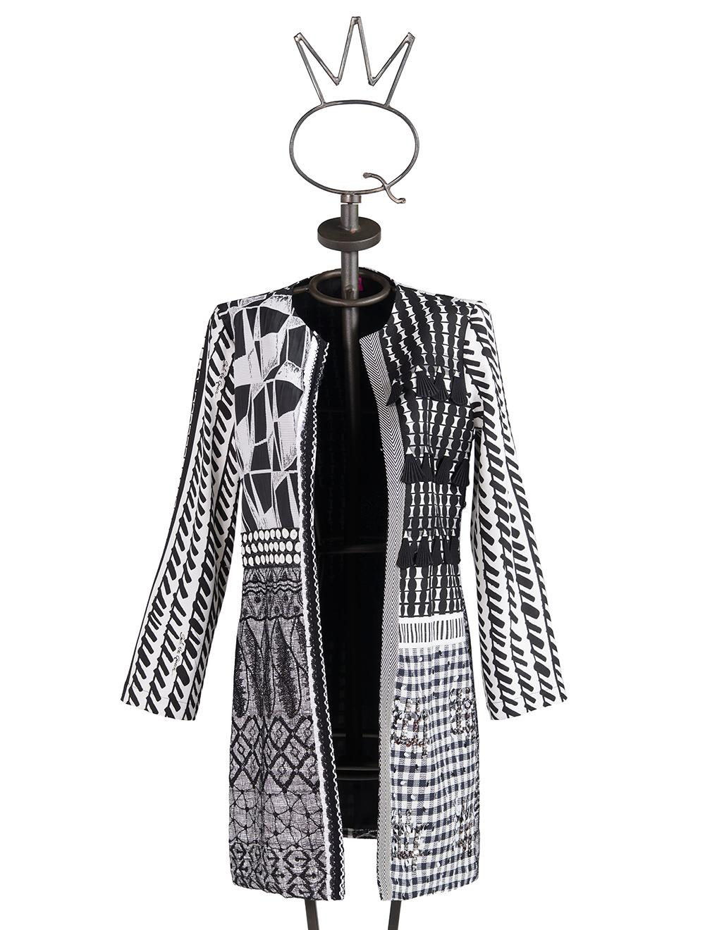 Save The Queen Spolverino 7/8 bianco e nero in tessuti stampati operati e ricamati Shopping Online
