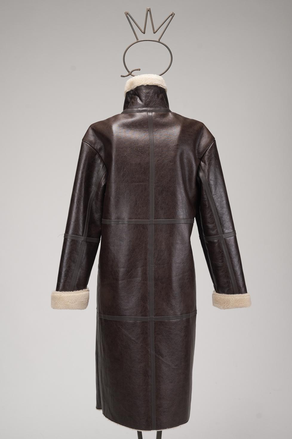 Save The Queen Eco-Shearling lungo Discount Store per i nuovi prodotti