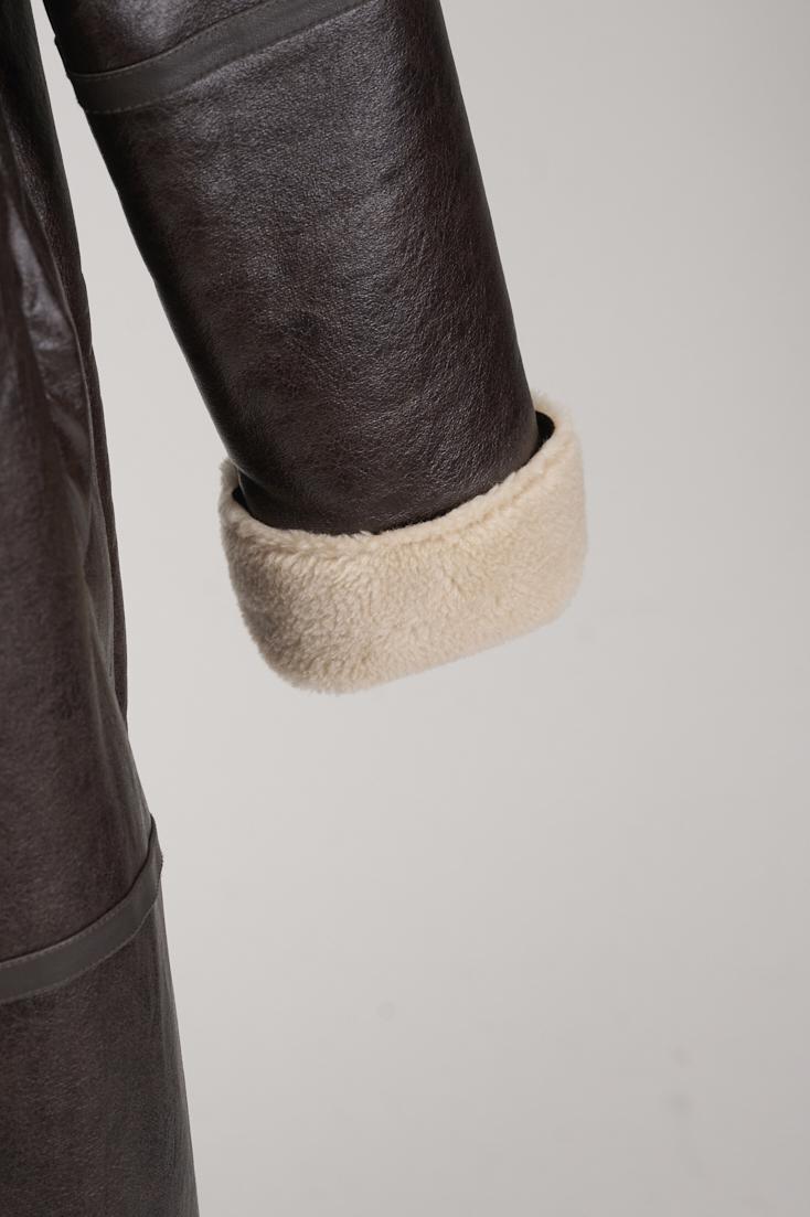 Save The Queen Eco-Shearling lungo Discount Store per i nuovi prodotti