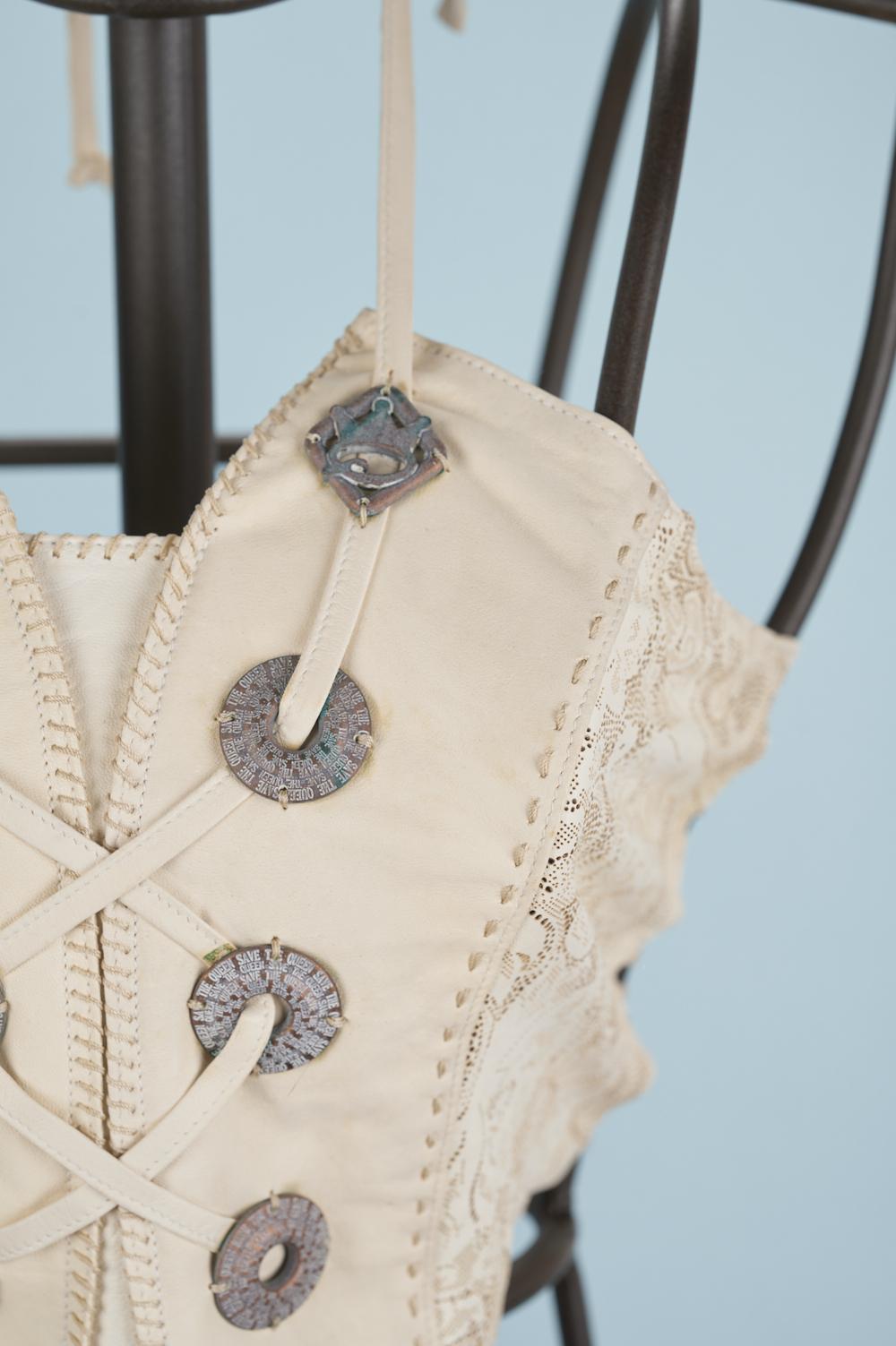 Save The Queen Gilet color avorio in vera pelle con applicazioni Outlet