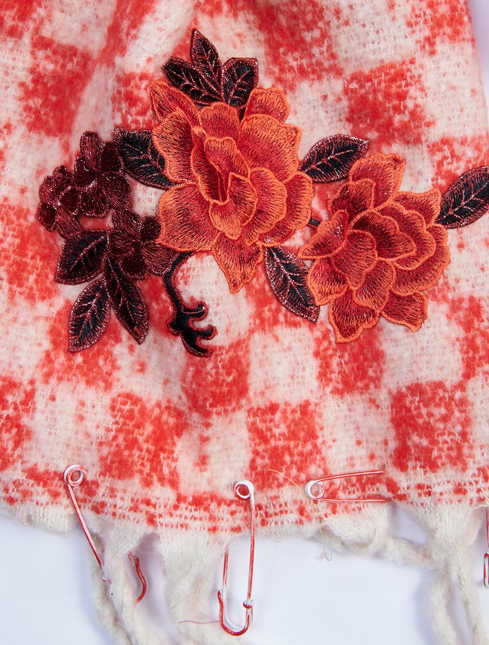 Save The Queen sciarpa in tessuto di maglia effetto mohair Offerta