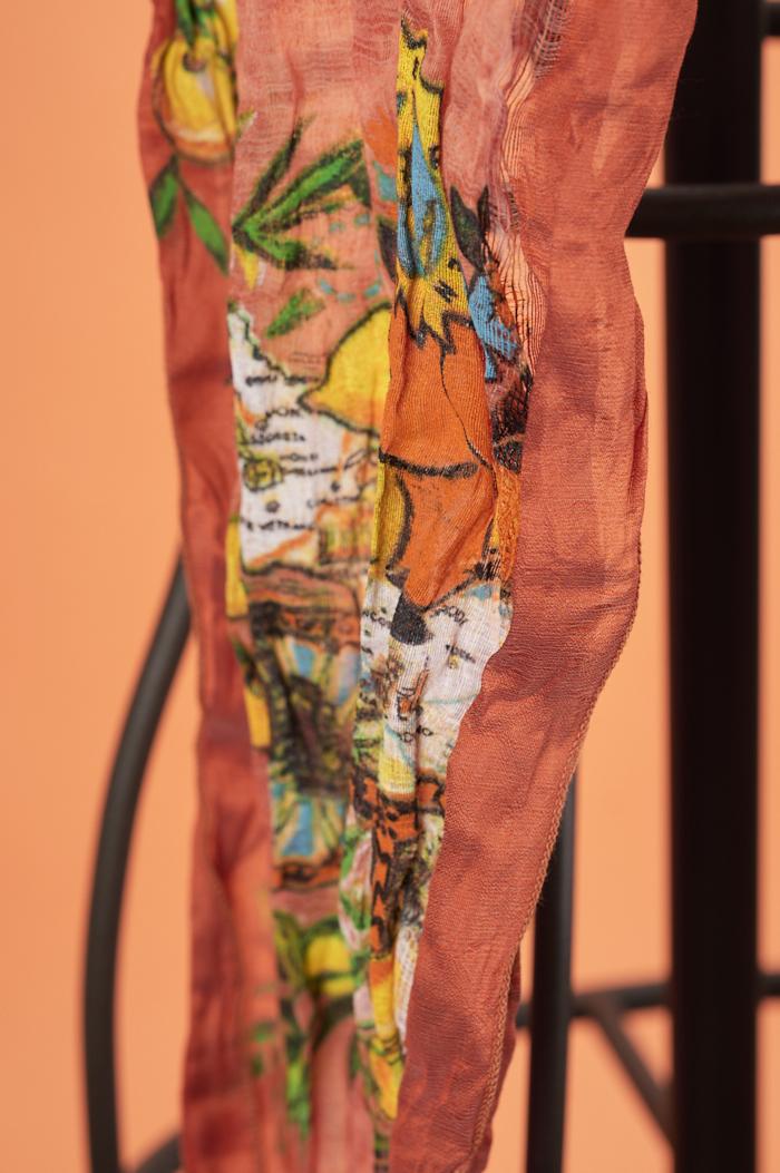Save The Queen Foulard in lino e seta 2025