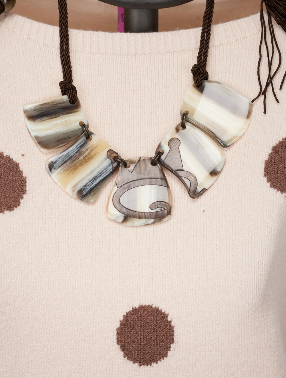 Save The Queen Maglia in viscosa beige a pois marroni con collana Shopping online