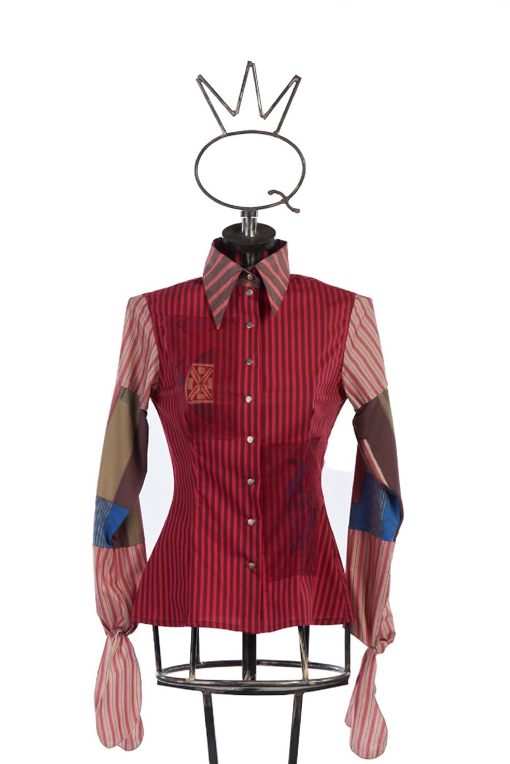 Save The Queen Camicia a righe con applicazioni e maniche a fantasia Offerta temporanea