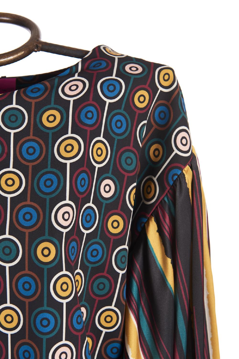Save The Queen Blusa in raso con stampe geometriche Fino al 55% di sconto