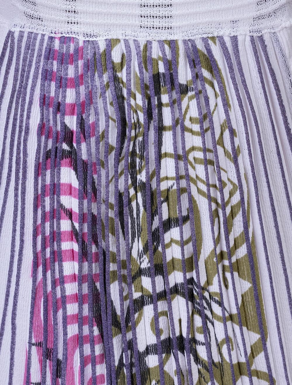 Save The Queen Top bianco in maglia plissé con stampa Solo un giorno rimasto