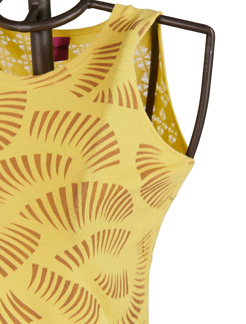 Save The Queen Top in maglia giallo con stampa In vendita