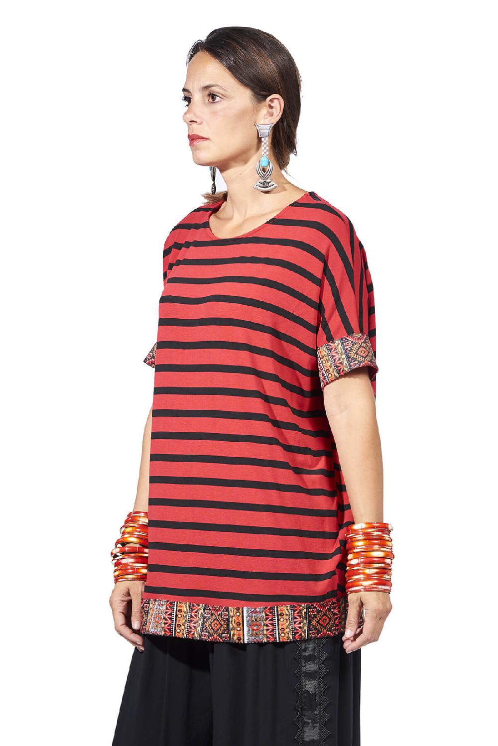 Save The Queen T-shirt rossa con righe nere e passamaneria Consegna Veloce